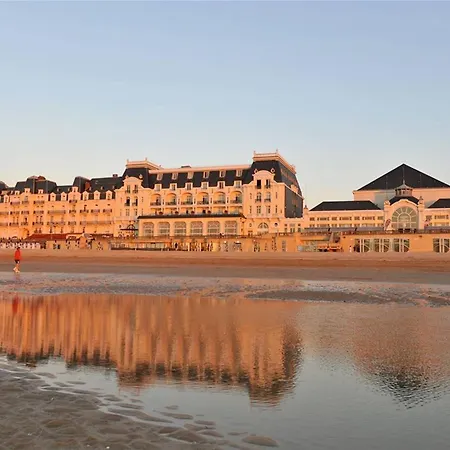 Apartment 2 Avec Balcons Et Parking A - Fr-1-788-36 Cabourg