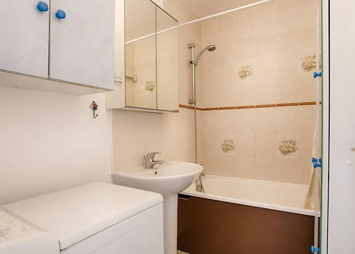 Appartamento 2 Avec Balcons Et Parking à - Fr-1-788-36